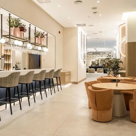 ホテル Ilunion Les Corts