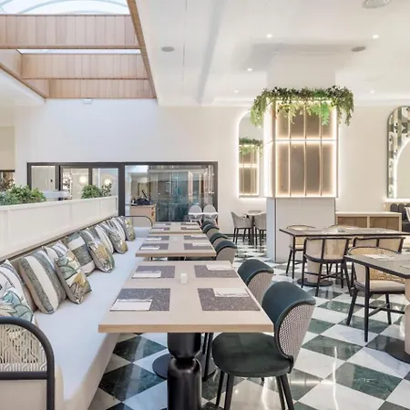 ホテル Ilunion Les Corts