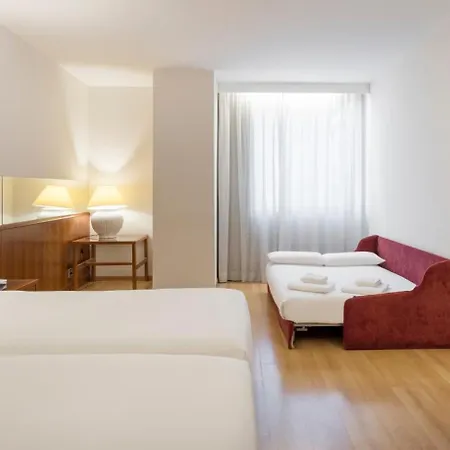 ホテル Ilunion Les Corts 4*