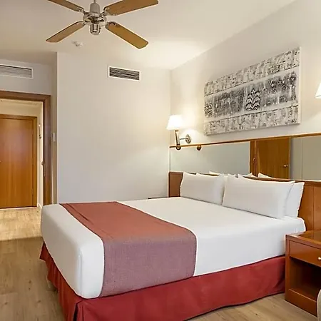 Ilunion Les Corts Szálloda 4*